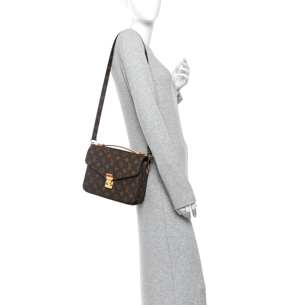 Monogram Pochette Metis