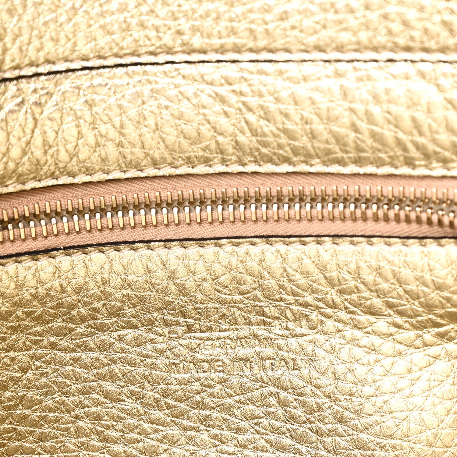 Metallic Pebbled Calfskin Small Rockstud Flip-Lock Messenger Bag Platino