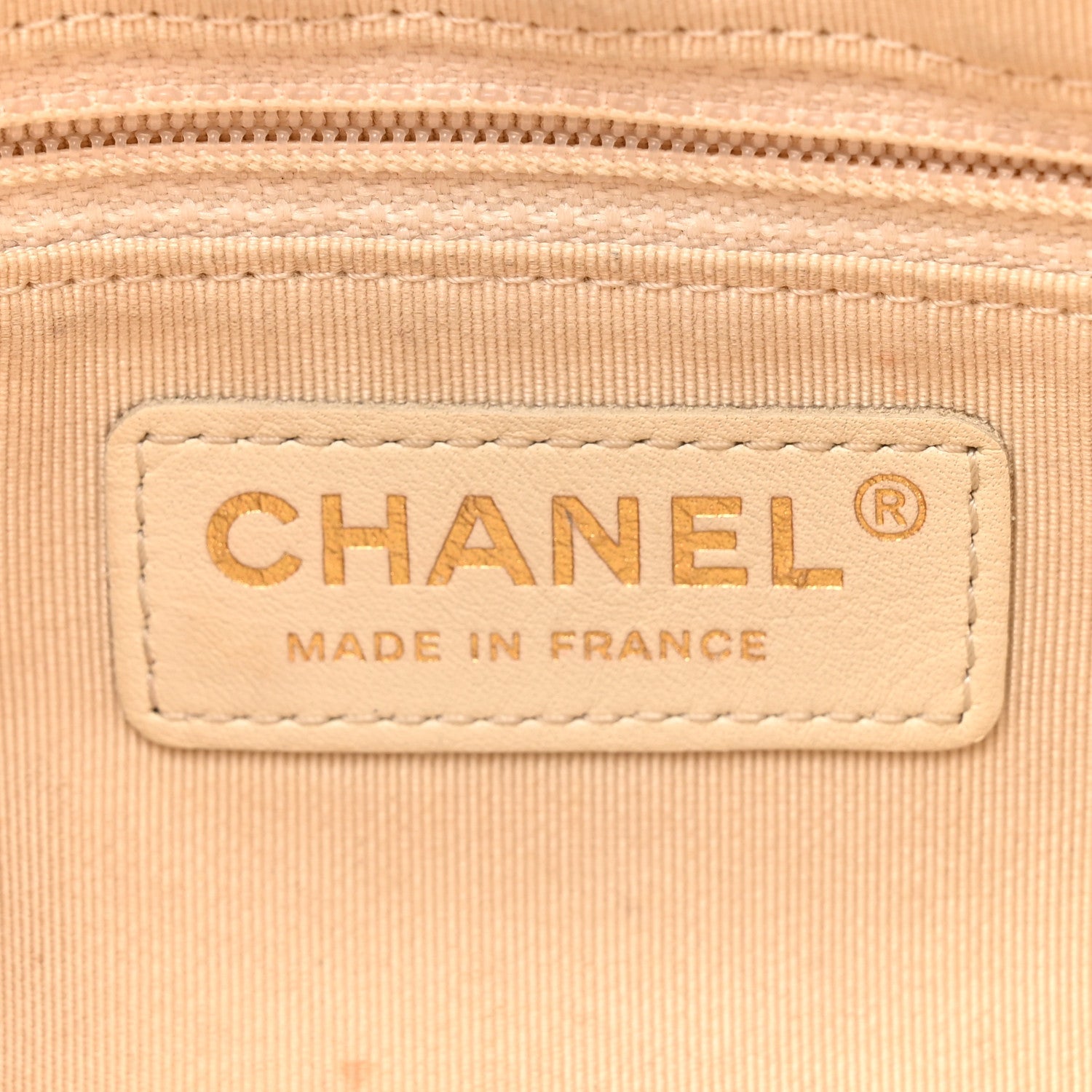 Caviar Flat Quilted Small Coco Tassel Camera Case White