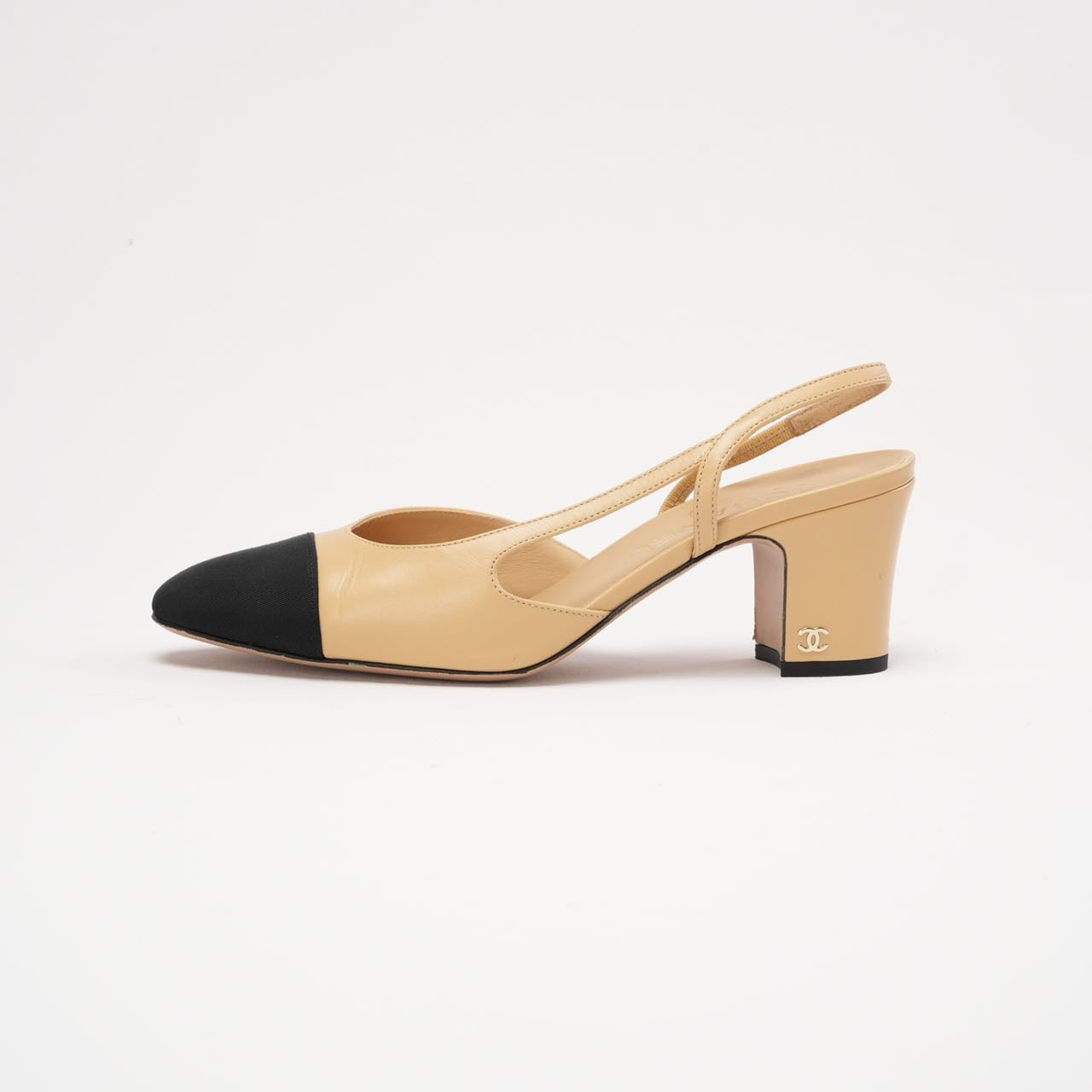 Chanel Beige /Black Lambskin Cap Toe CC Slingback Pumps Size 38.5