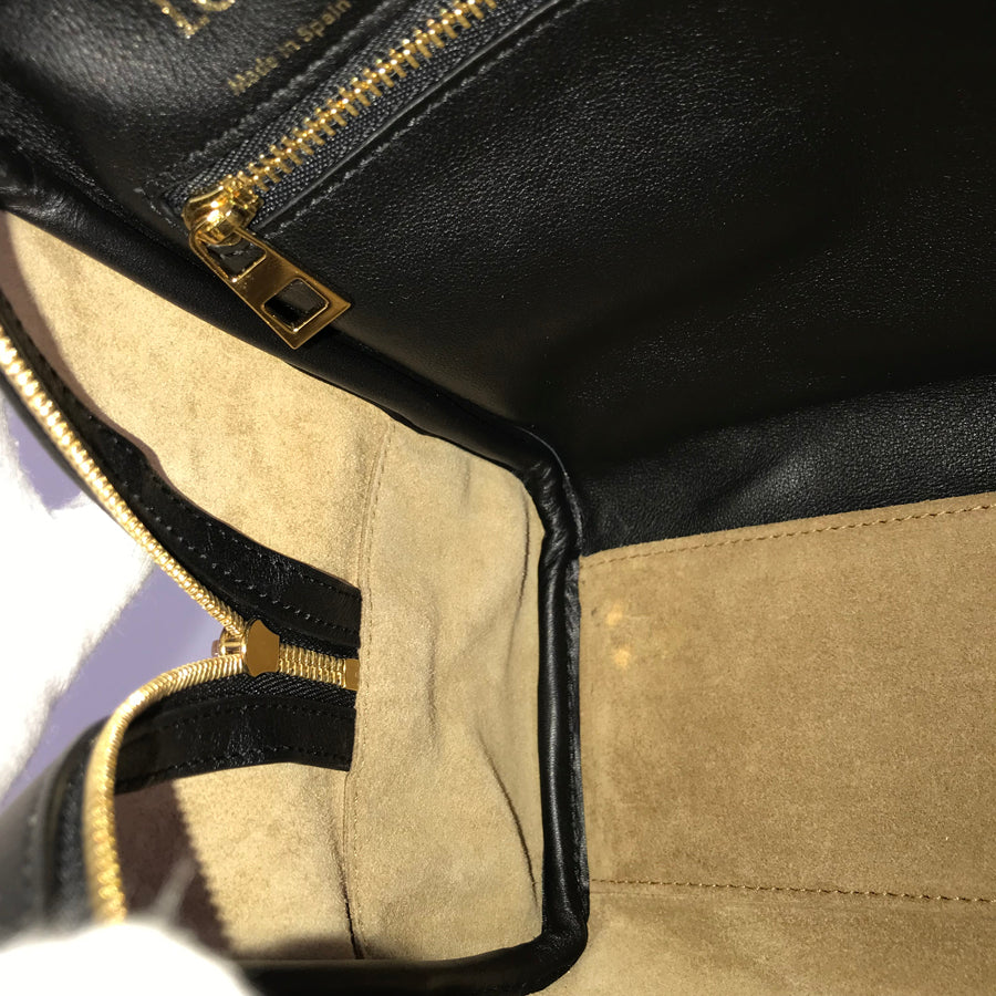 LOEWE Anagrams Amazona 19 Hand bag