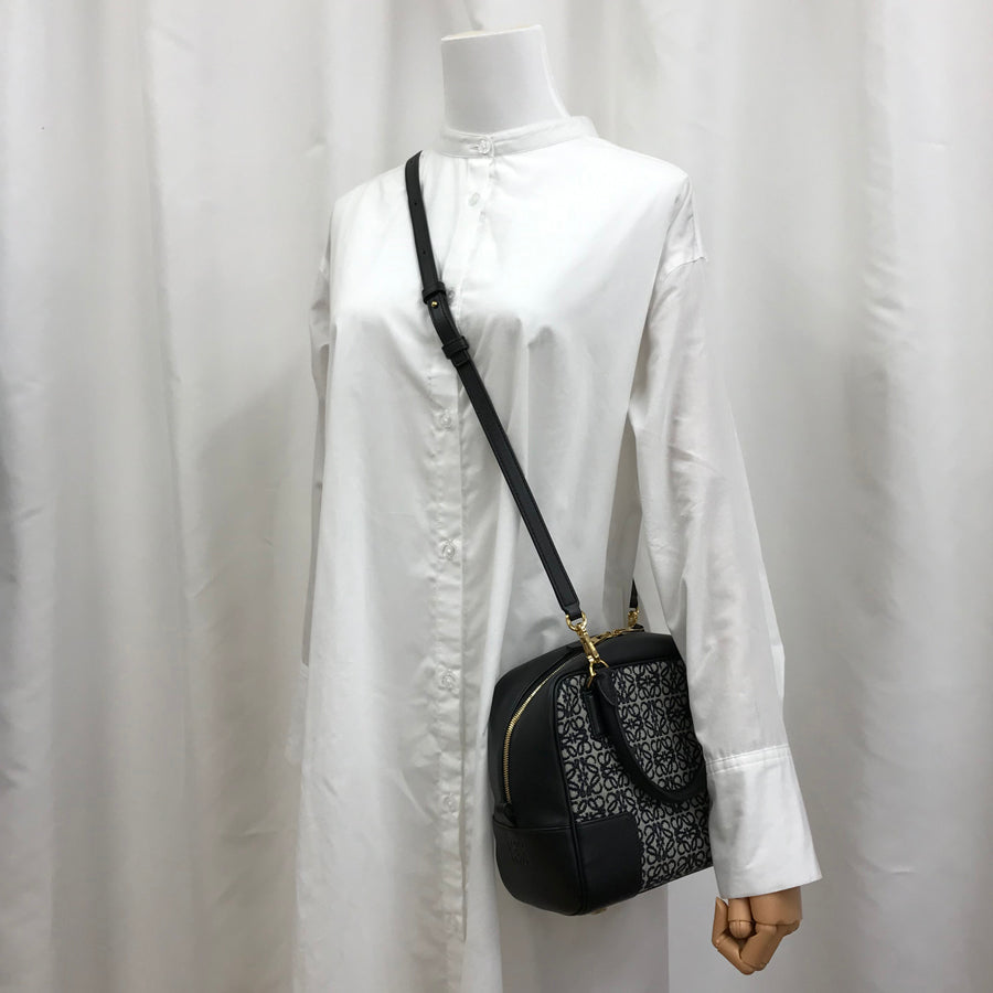 LOEWE Anagrams Amazona 19 Hand bag