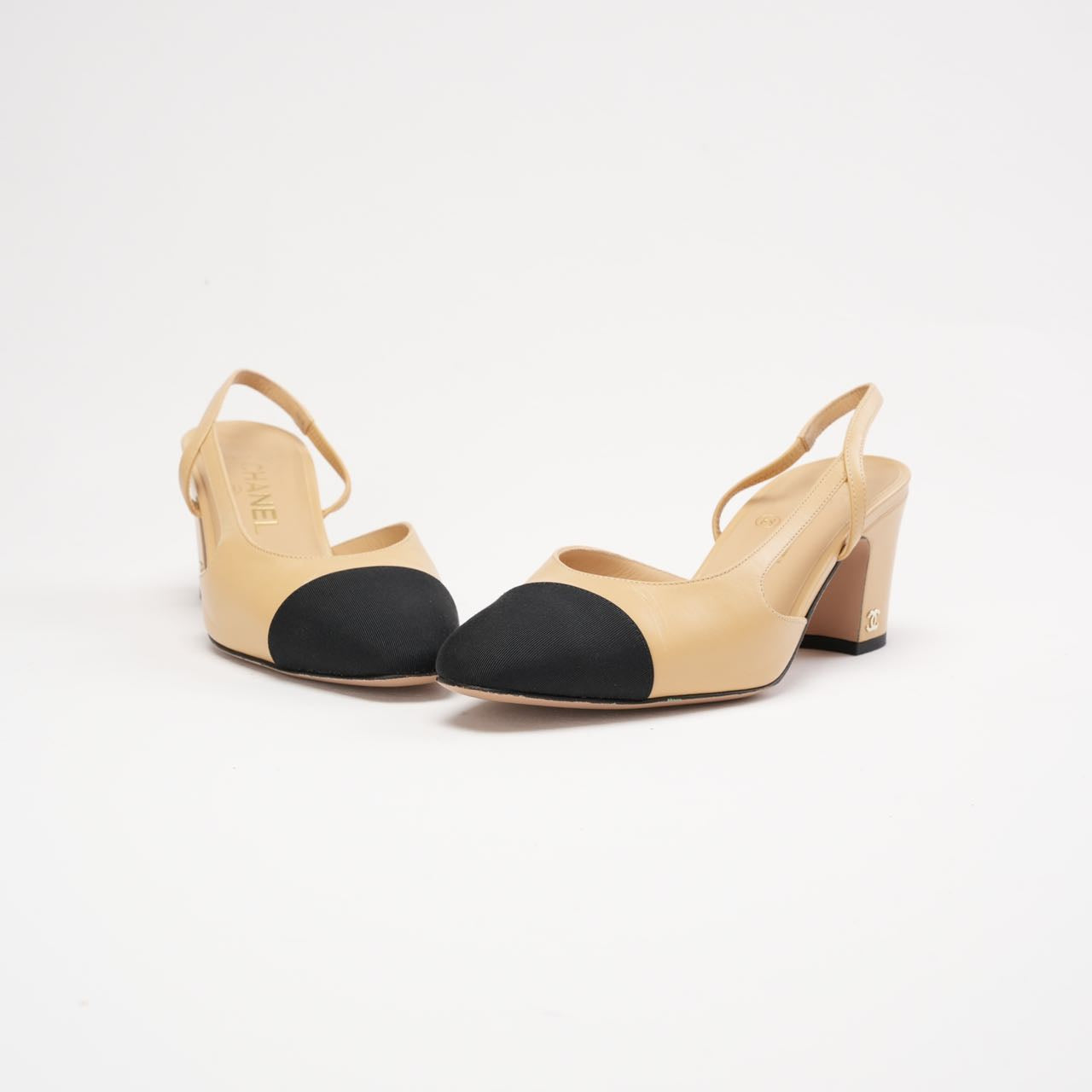 Chanel Beige /Black Lambskin Cap Toe CC Slingback Pumps Size 38.5