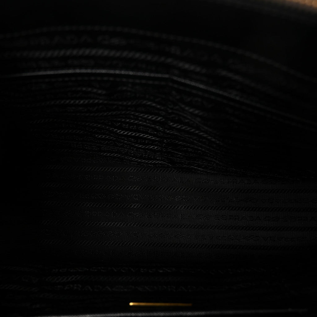Saffiano Lux Medium Galleria Double Zip Tote Black