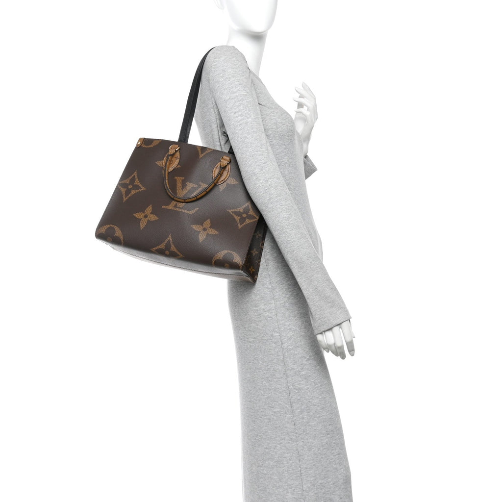 Reverse Monogram Giant Onthego MM