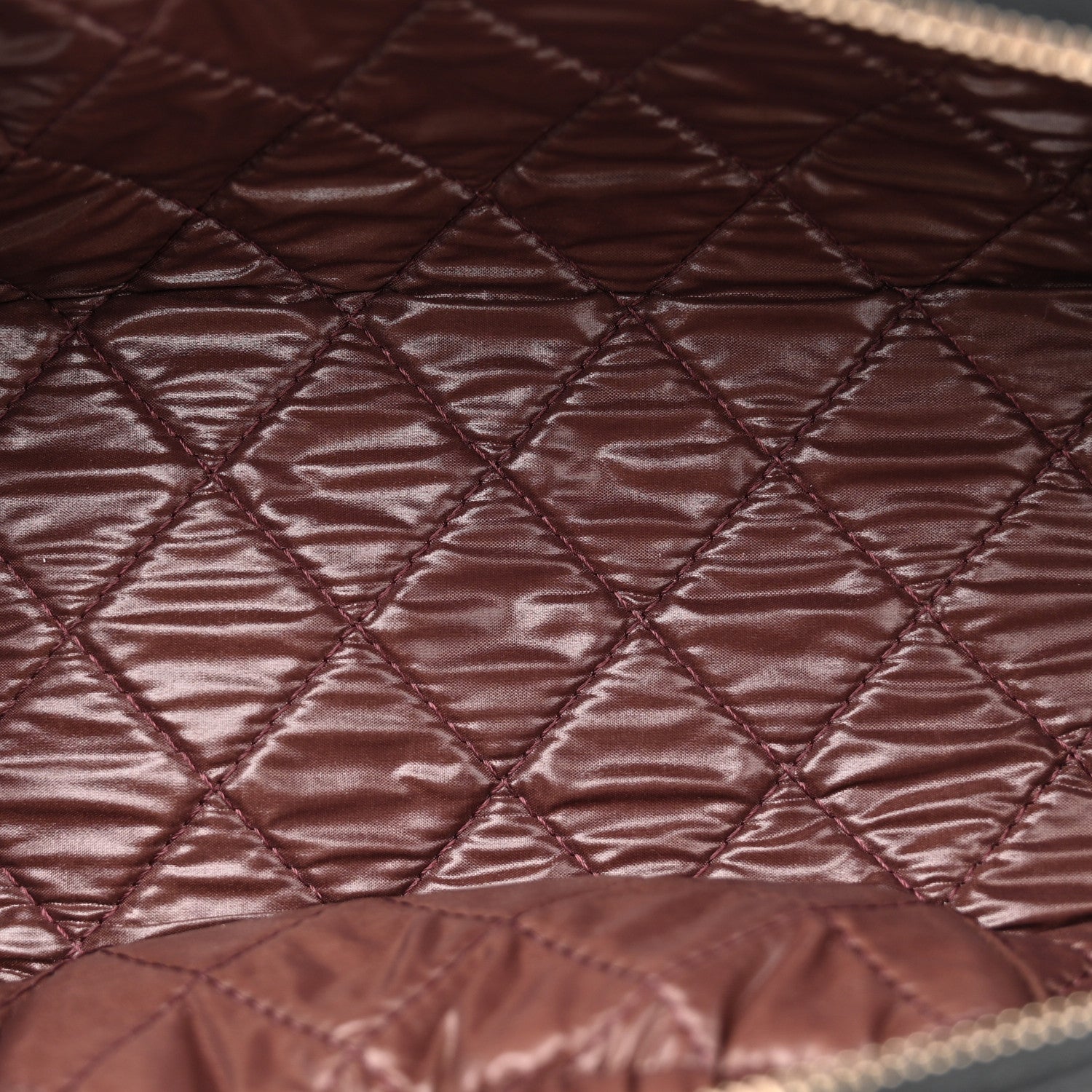 Caviar Quilted Toiletry Case With Chain Black