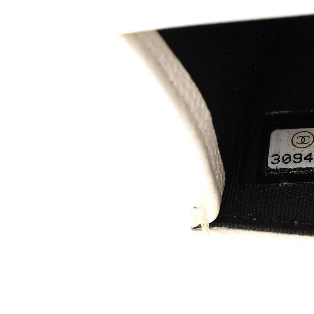 Caviar Quilted My Everything Belt Flap Card Holder White