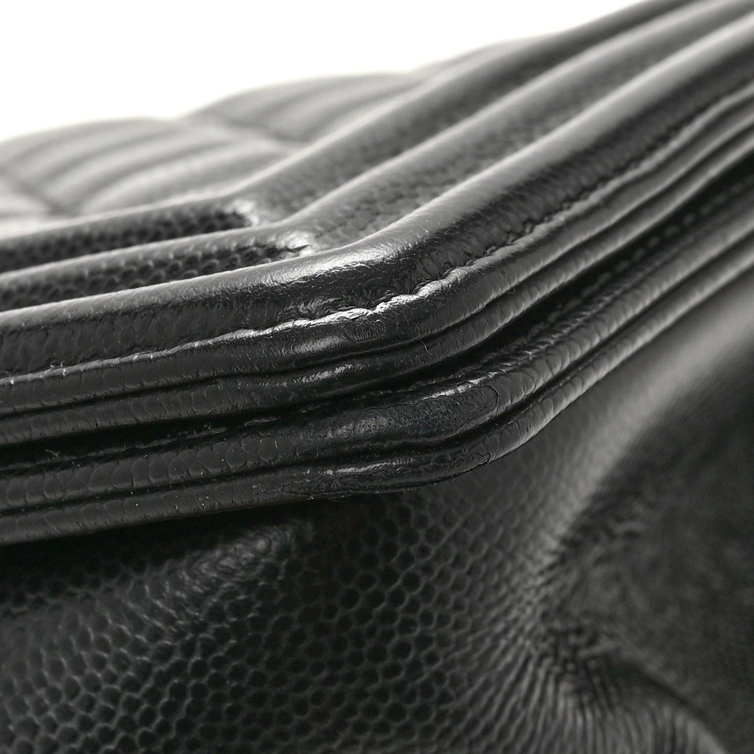 Caviar Quilted Medium Boy Flap Black