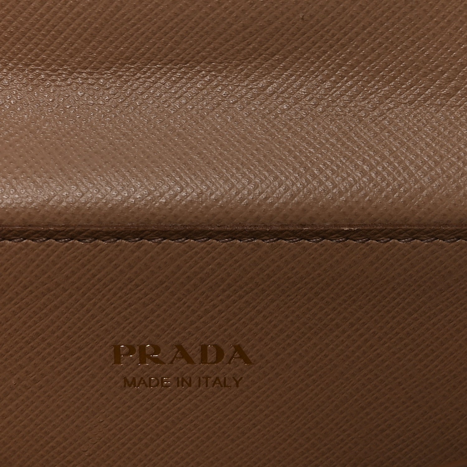 Saffiano Chain Wallet Cammeo