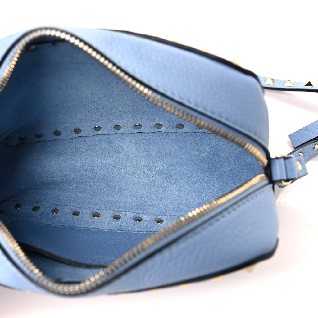 Pebbled Calfskin Rockstud Camera Crossbody Bag Niagara