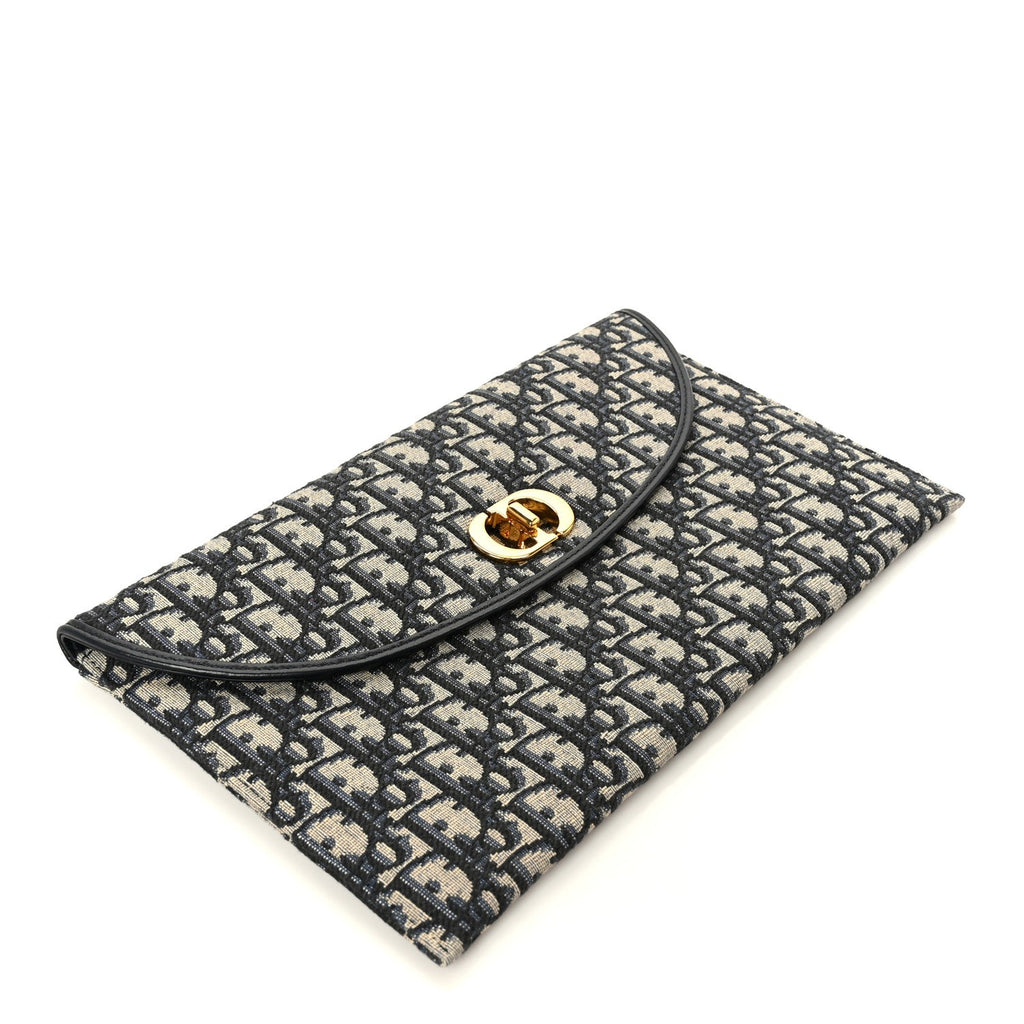 Oblique 30 Montaigne Avenue Pouch With Flap Blue