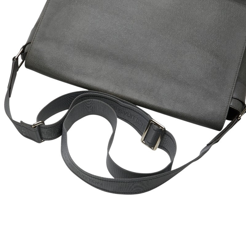 Louis Vuitton Roman GM Taiga shoulder bag