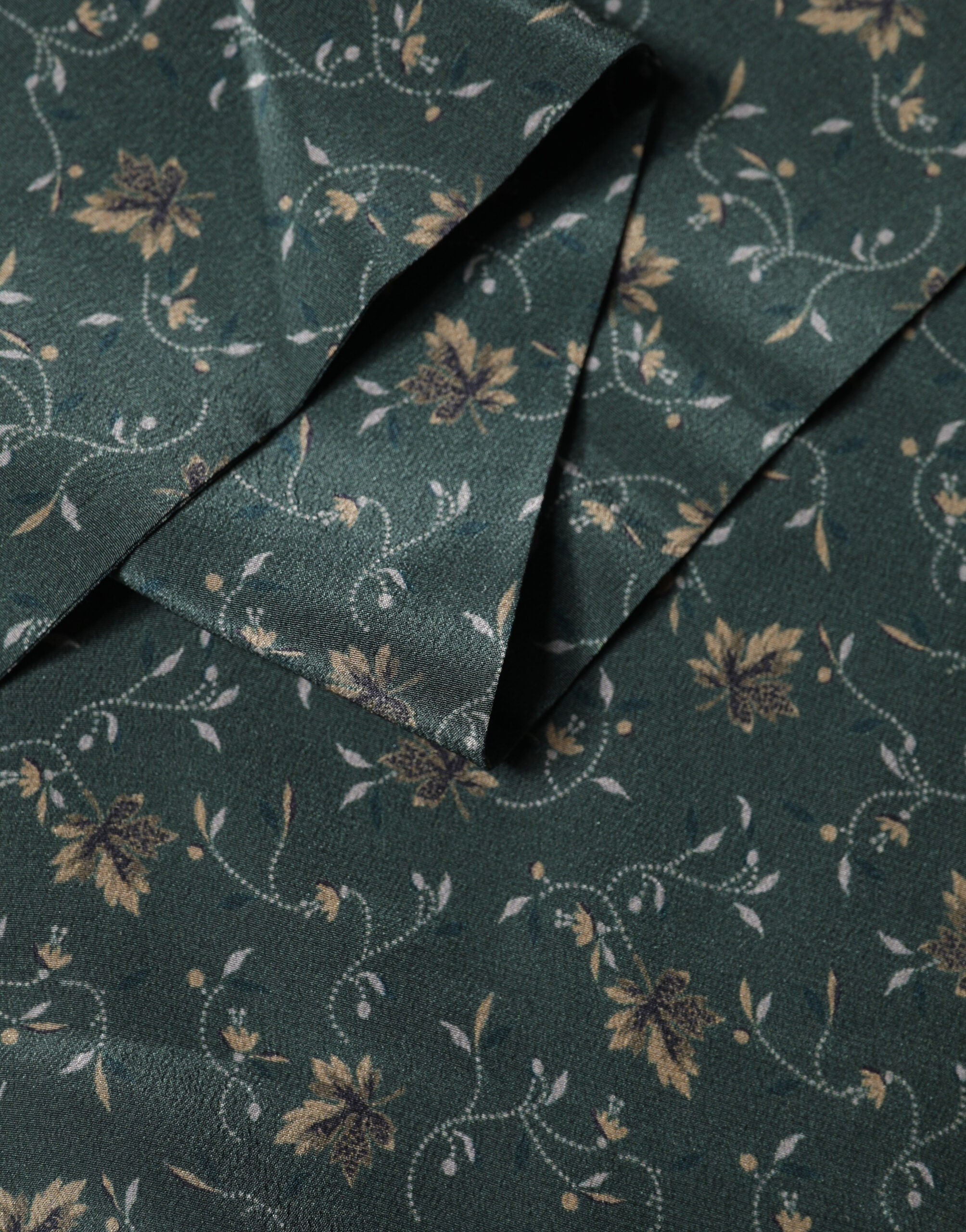 Dolce & Gabbana Green Silk Floral Pattern Fringed 135cm X 16cm  Men's Scarf
