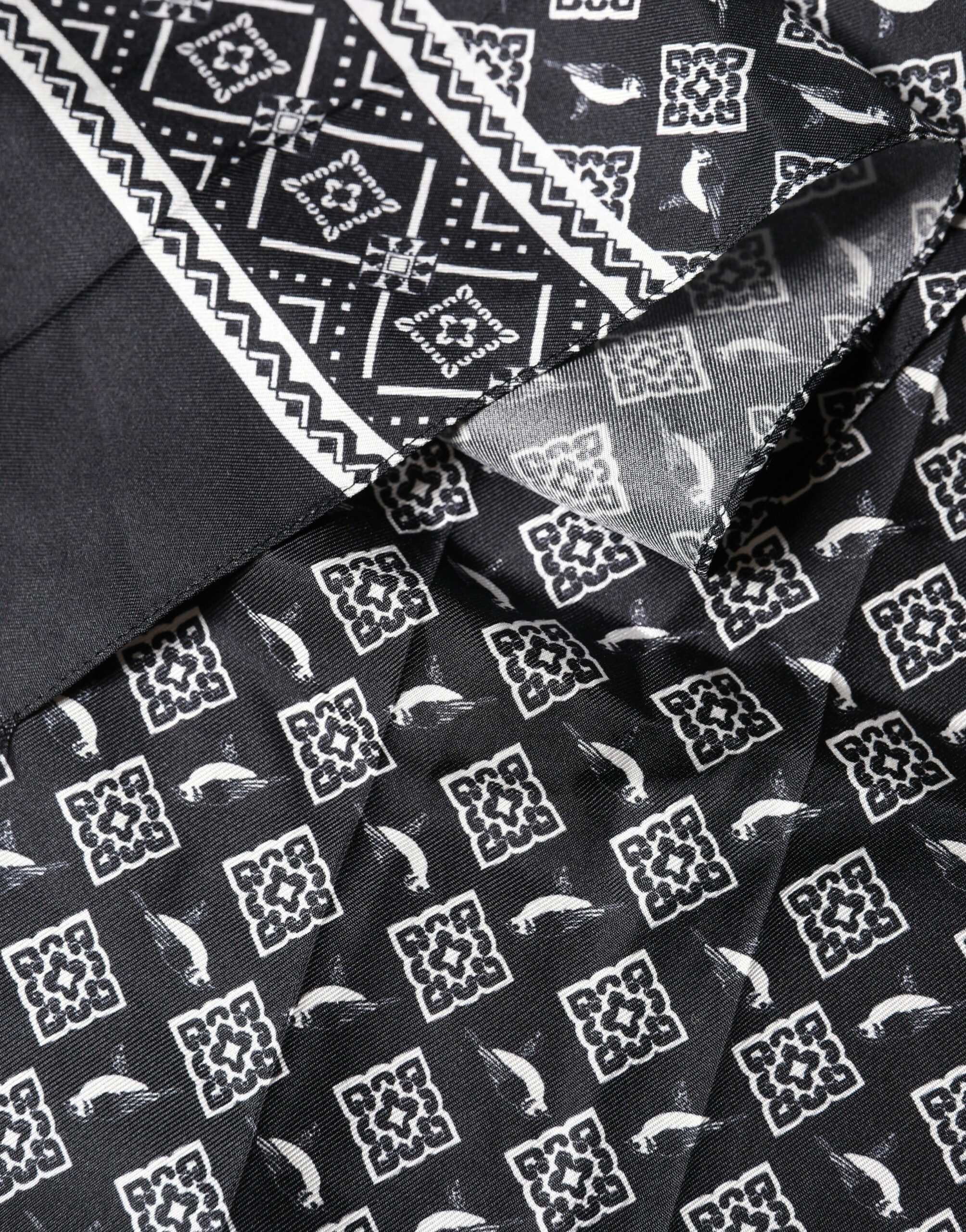 Dolce & Gabbana Black Gray Silk Bird Fringe Wrap Foulard 140cm X 23cm Men's Scarf