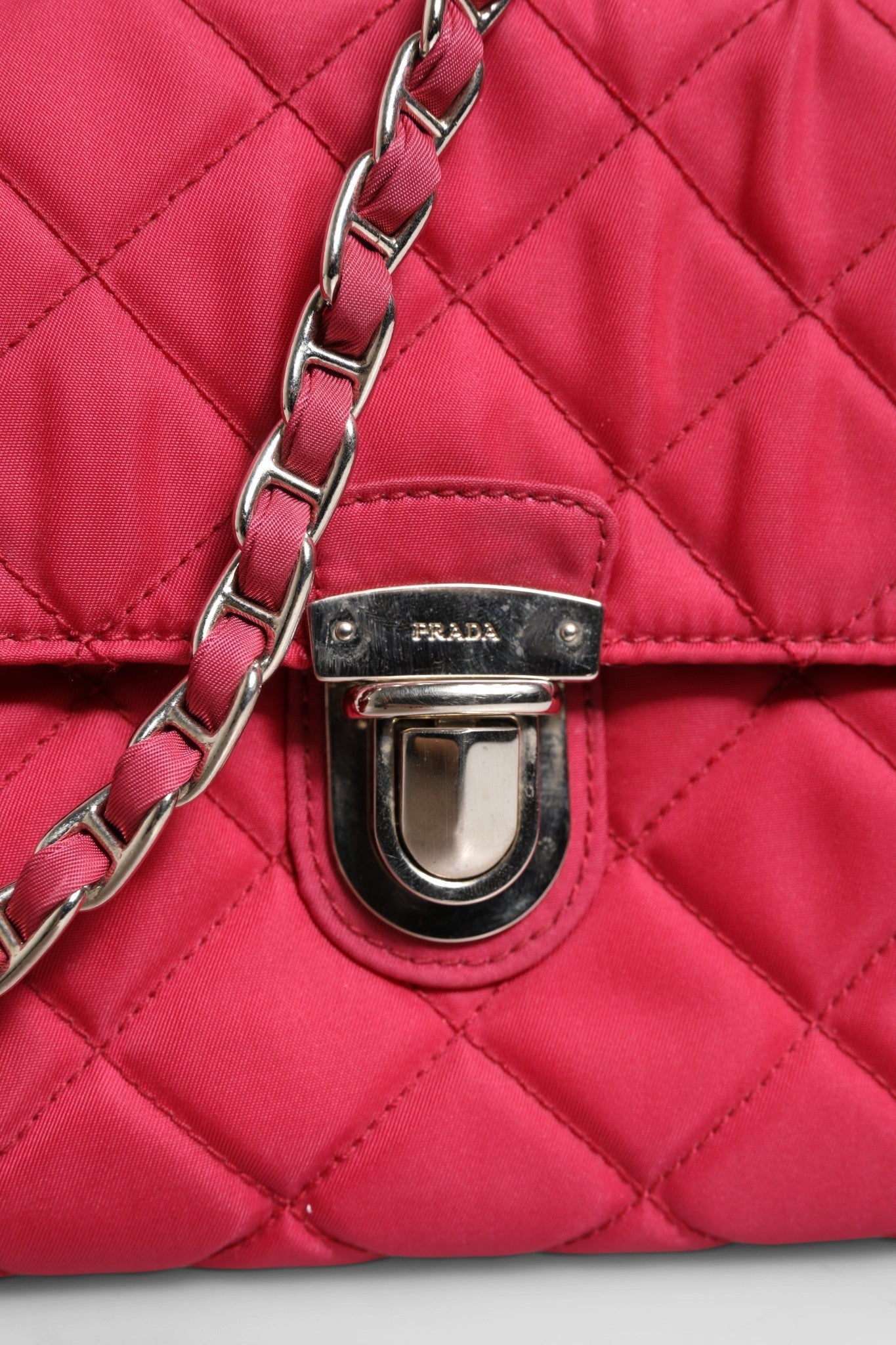 Prada Prada Pink Quilted Tessuto Impuntu Nylon Flap Crossbody Women's Bag ( )