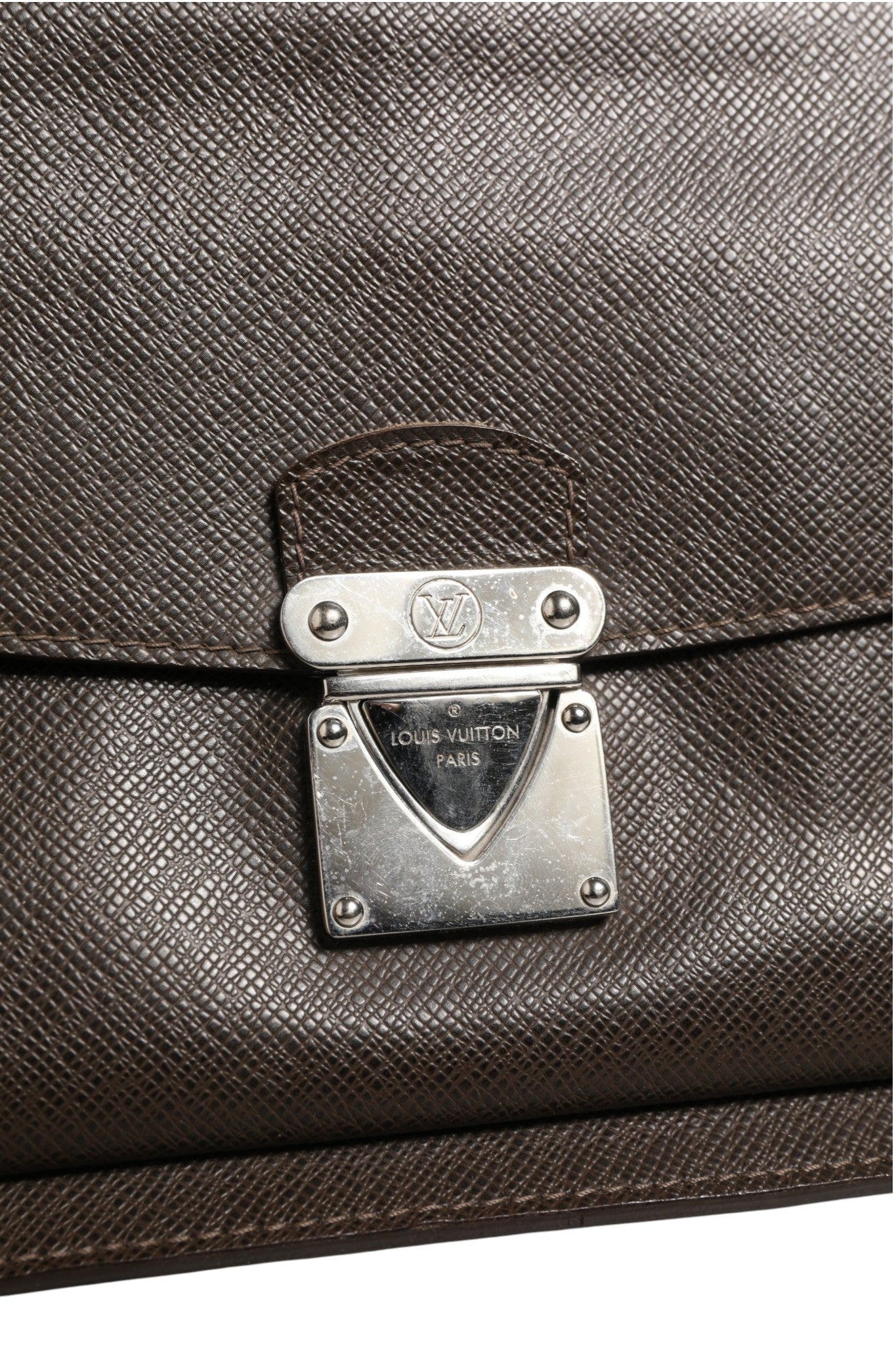 Louis Vuitton Belaia Clutch Taiga Women's Leather ( )