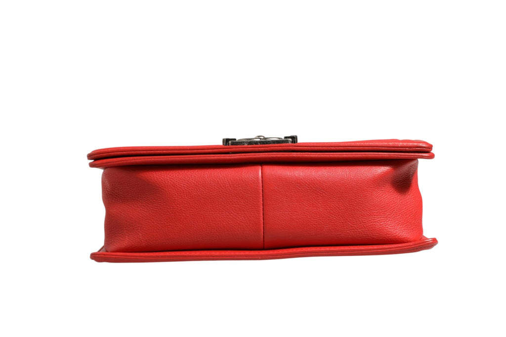 Chanel Red Diamond Stitch Calfskin Leather New Medium Boy Women's Bag ( )