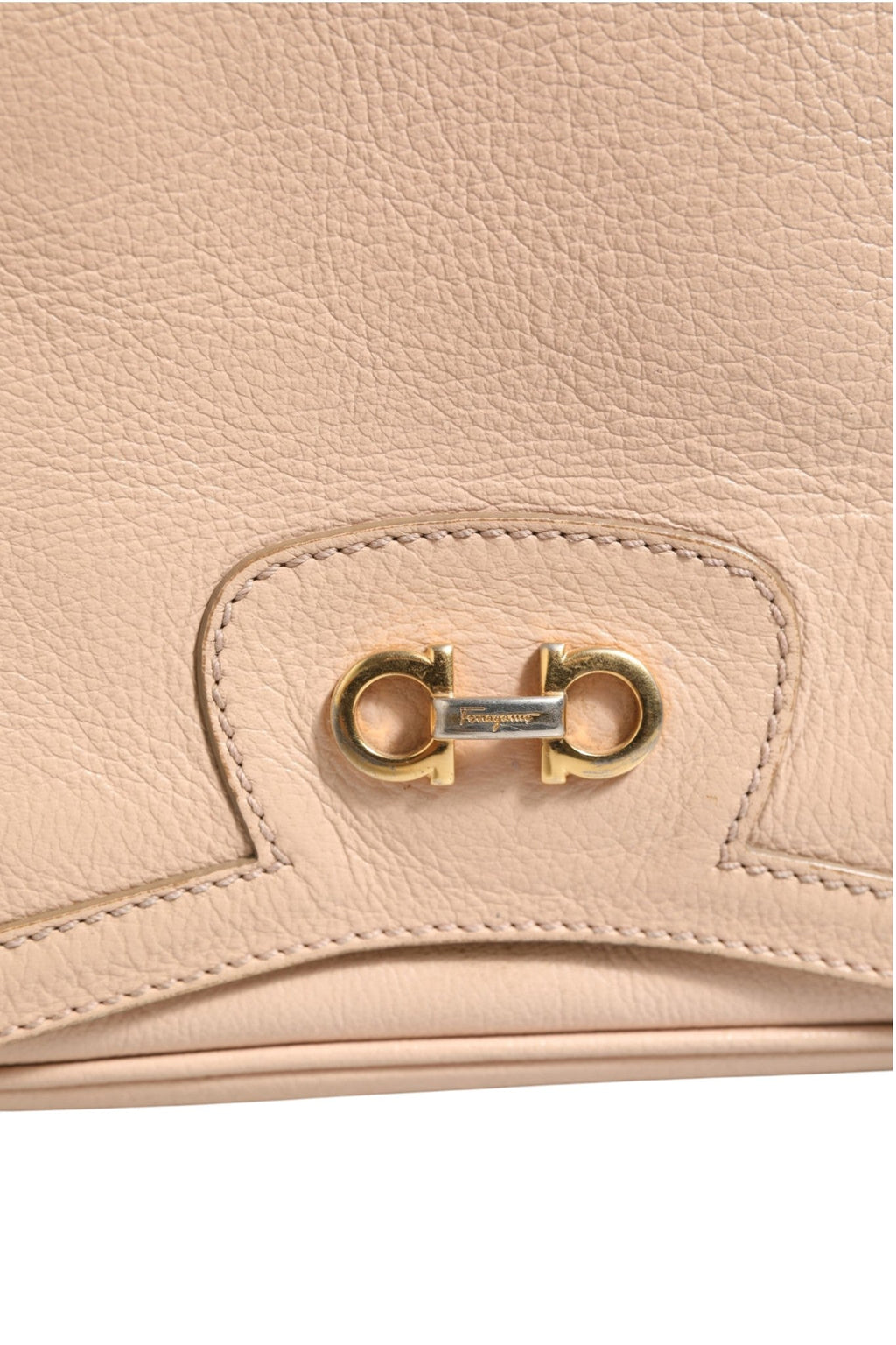 Salvatore Ferragamo Gancini Shoulder Women's Bag ( )