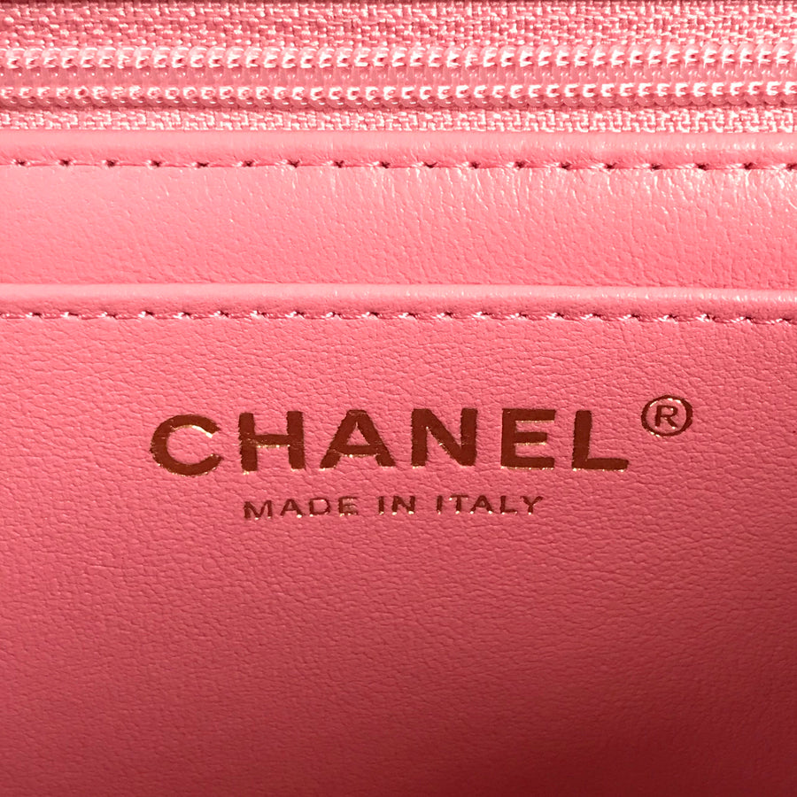 CHANEL Mini Matrasse 20 Shoulder bag