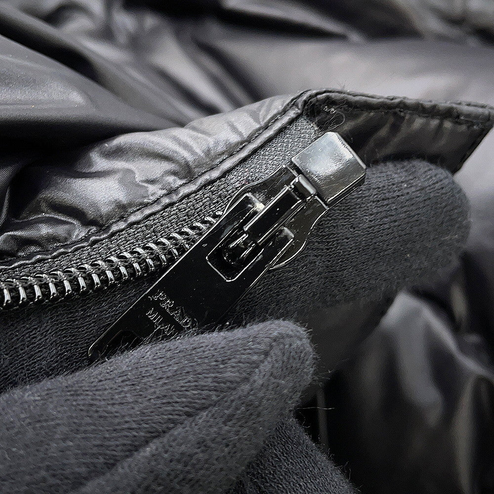 PRADA Cropped Vest/Down Jacket Triangle Logo 24 Size 40 Black291805 Nylon100%