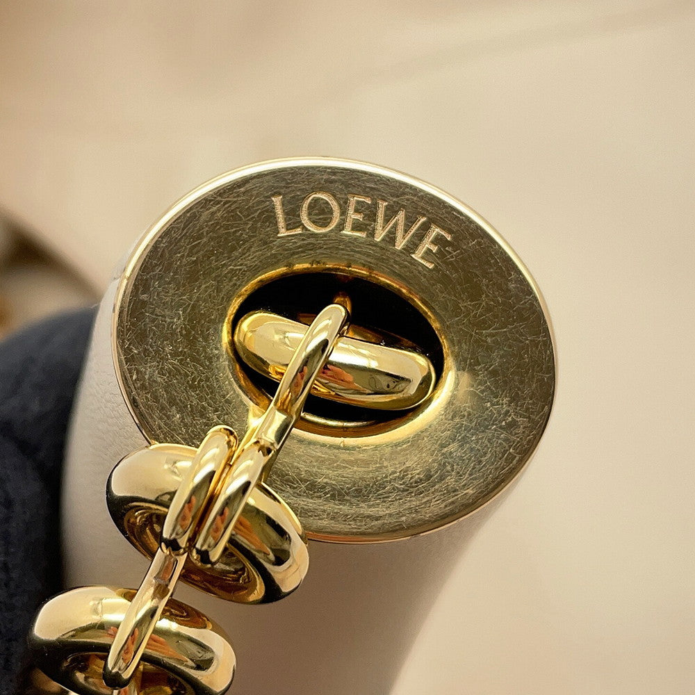 LOEWE Squeeze Bag IvoryA914NCHX01 Leather Size Small