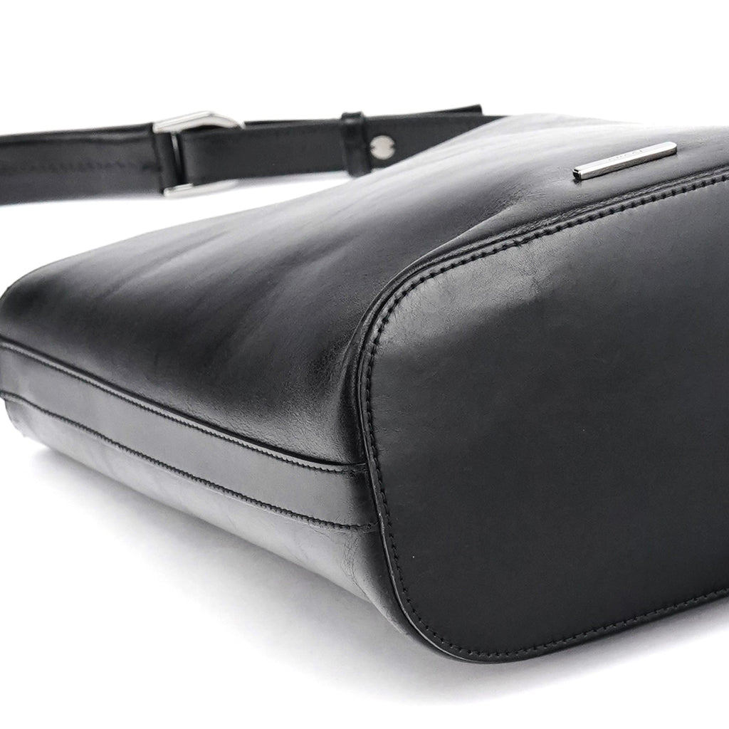 001 4286 Black Calfskin Bucket Shoulder Bag