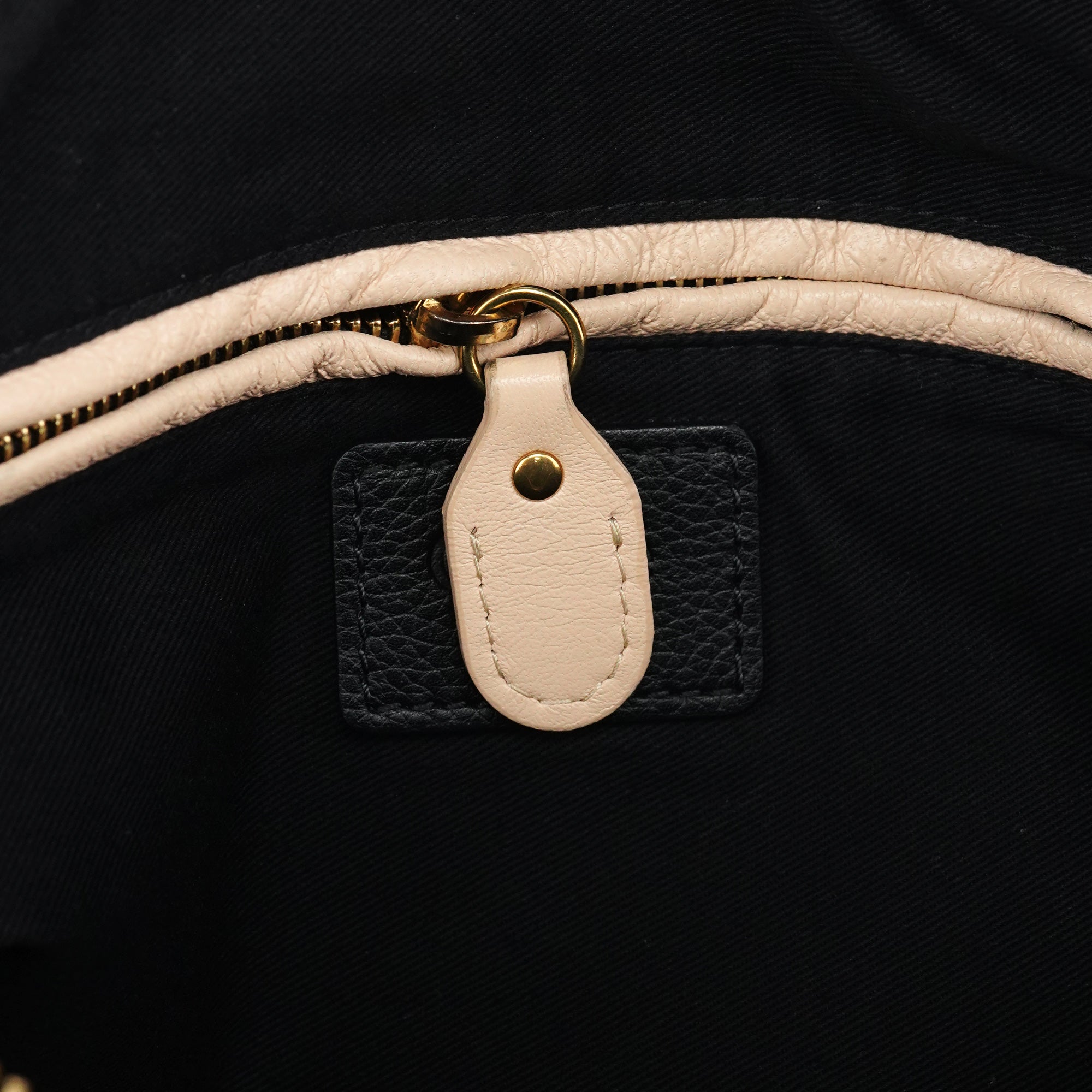 Black Leather Paraty 2-Way Bag