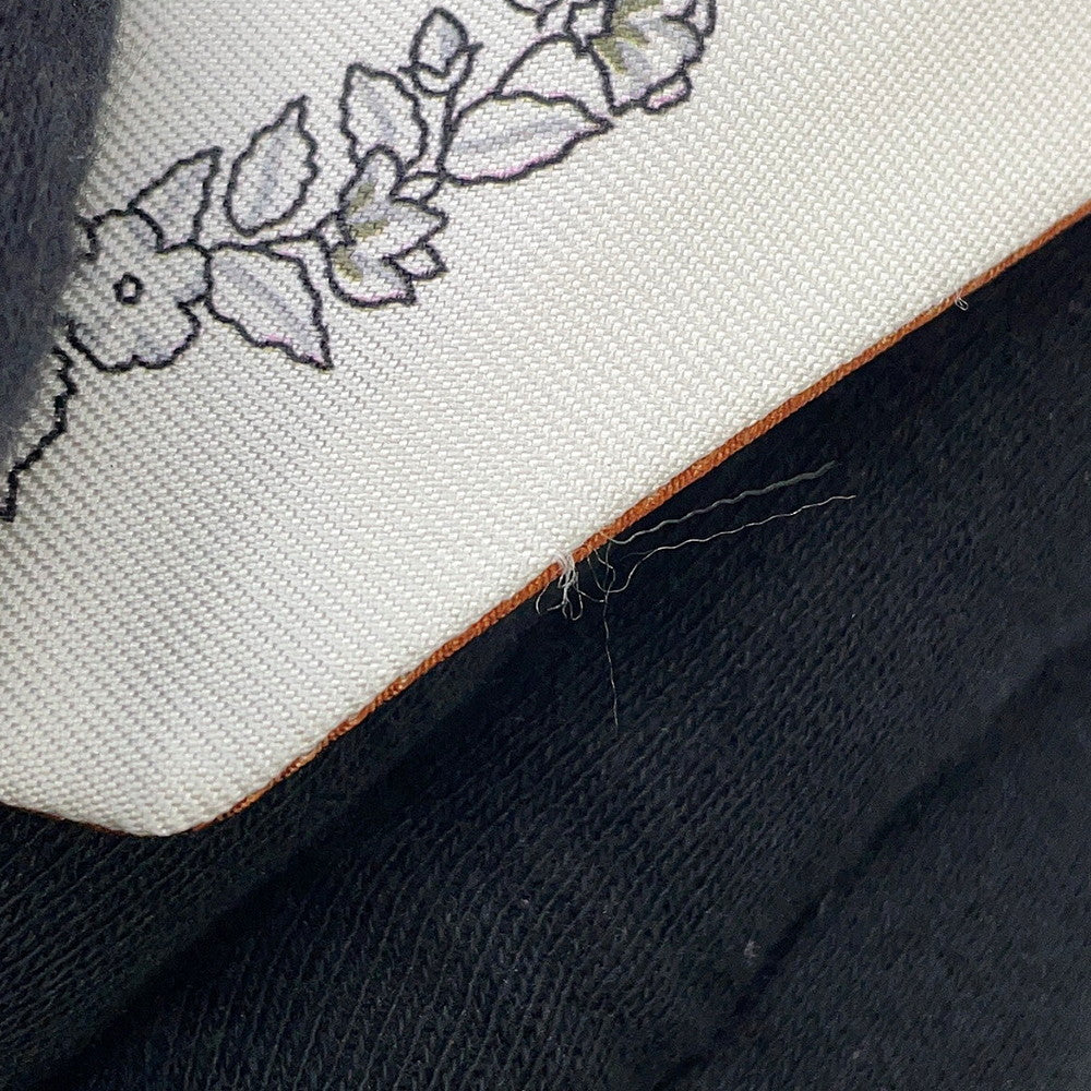 HERMES Twilly Brides de Gala en Fleurs & Eyeliner Spring/Summer 2025 White/Gray/Cuir Silk100%