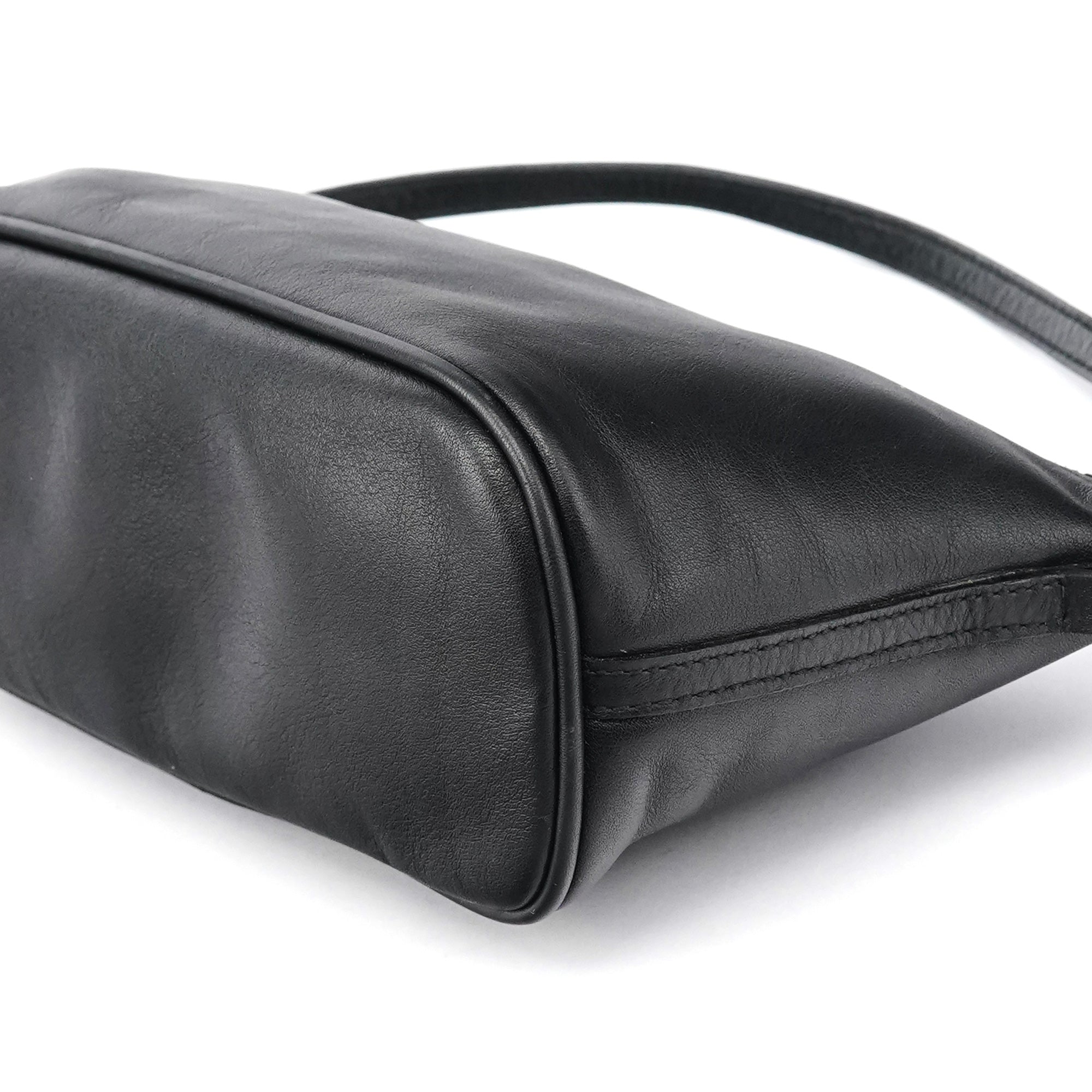039 1103 Black Leather Pochette