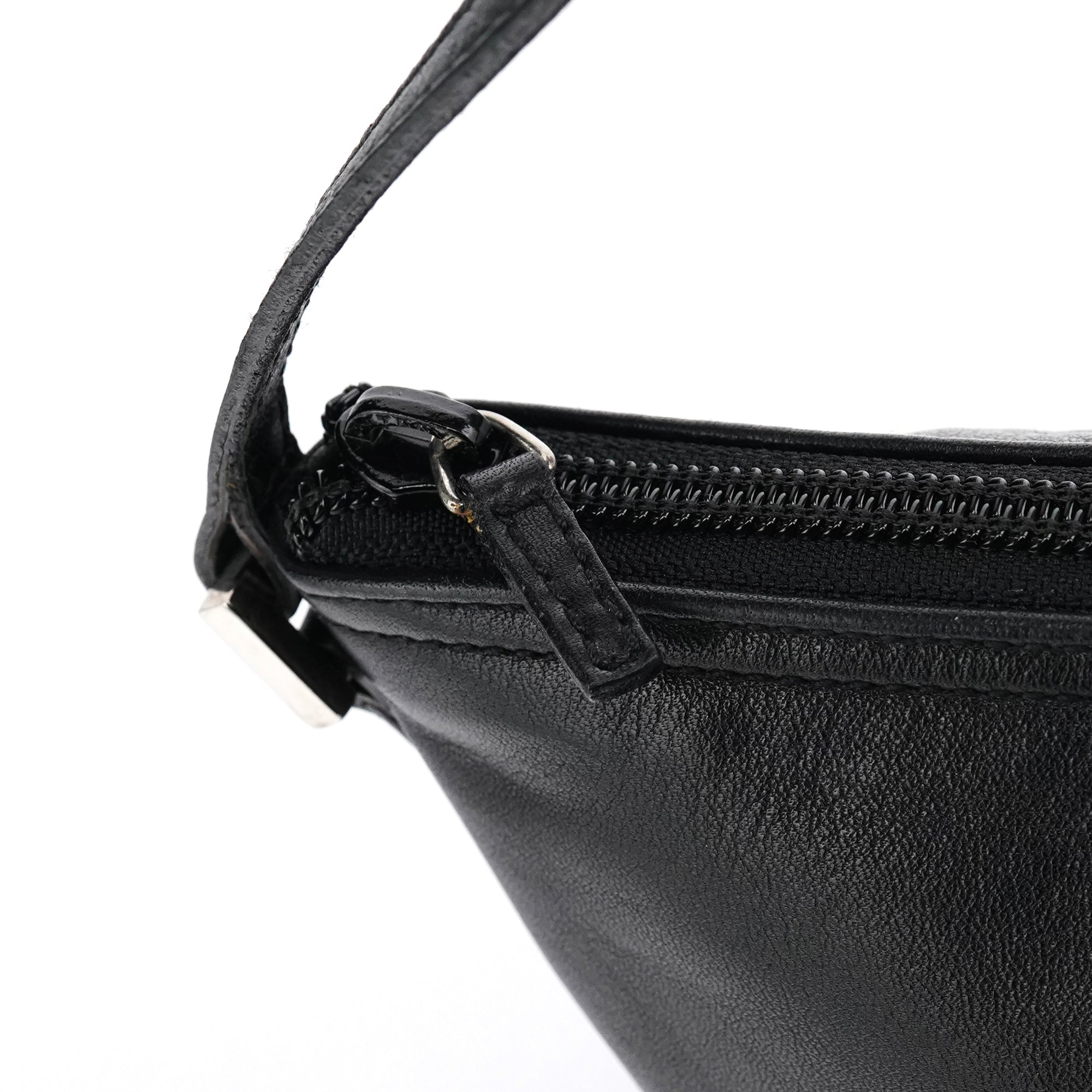 039 1103 Black Leather Pochette