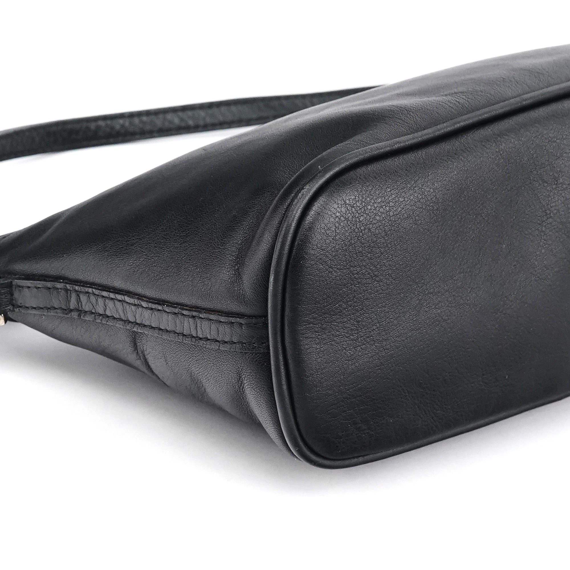 039 1103 Black Leather Pochette