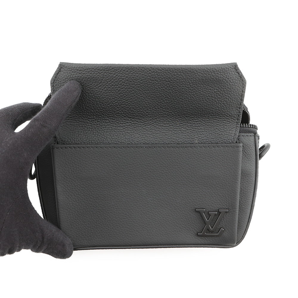 LOUIS VUITTON LV Aerogram Pilot Wearable Wallet NoirM83563 Leather LV Aerogram