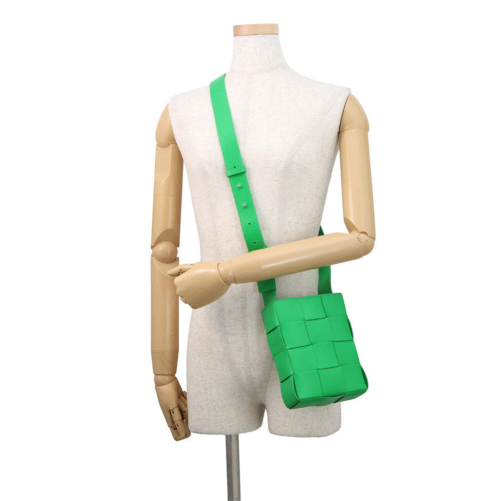 Bottega Veneta INTRECCIATO Cassette Phone Pouch Parakeet729298VBWD33724 Calf Leather