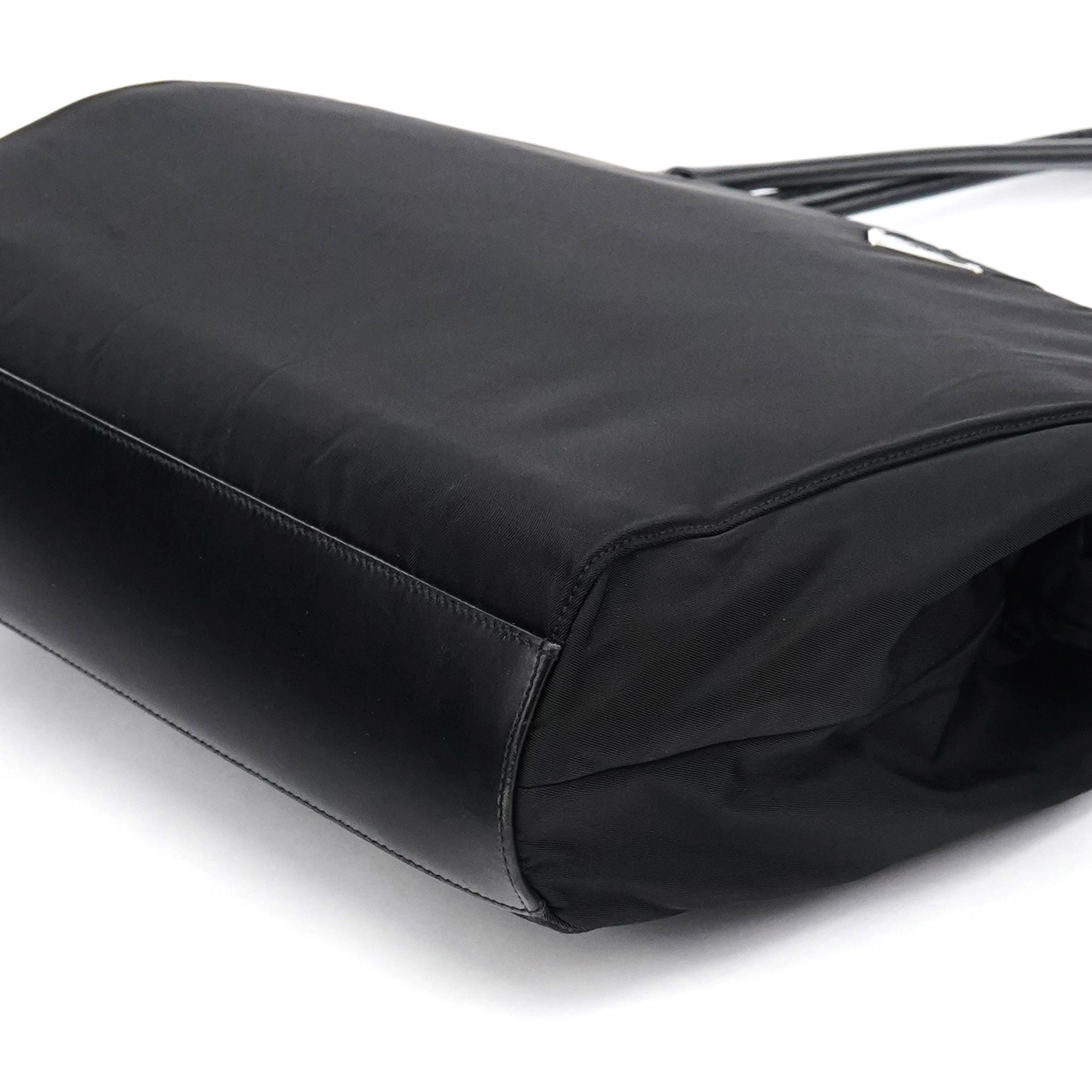 Black Tessuto Chic Nylon Shoulder Bag