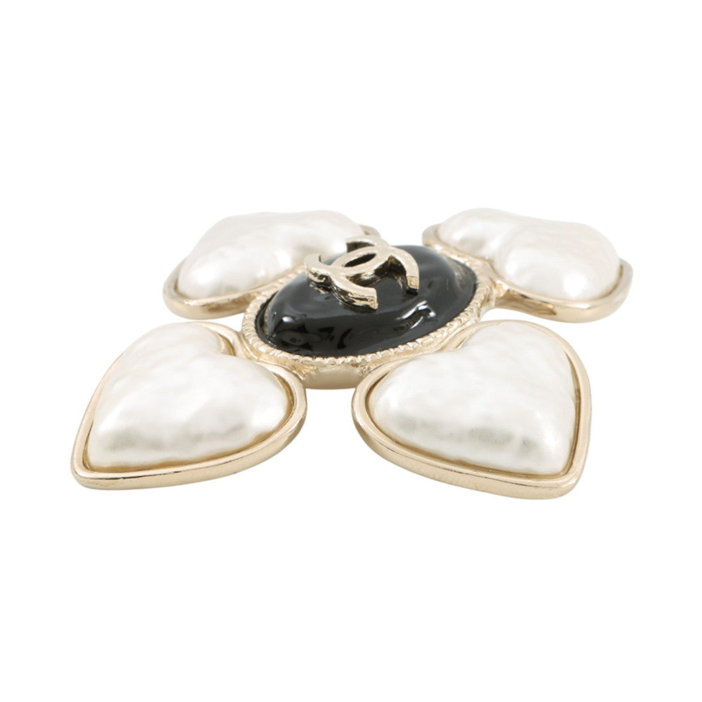 CHANEL CC Logo Heartshall BroochAB7517 Gold Plated Faux Pearl
