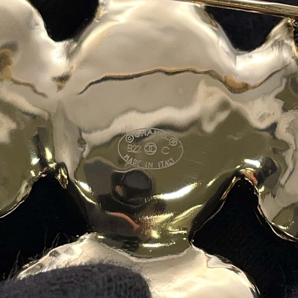 CHANEL CC Logo Heartshall BroochAB7517 Gold Plated Faux Pearl