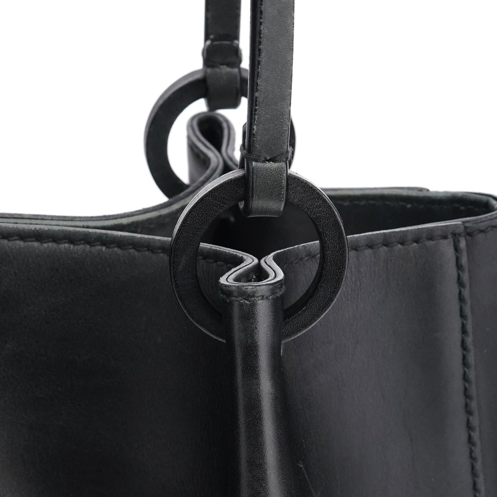 101919 Black Leather Ring Handle Tote Bag