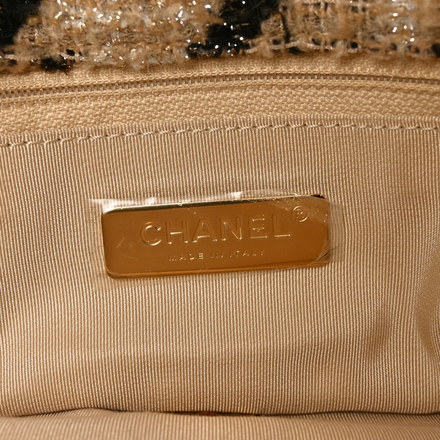 Tweed Maxi Chanel 19 Flap Beige Black