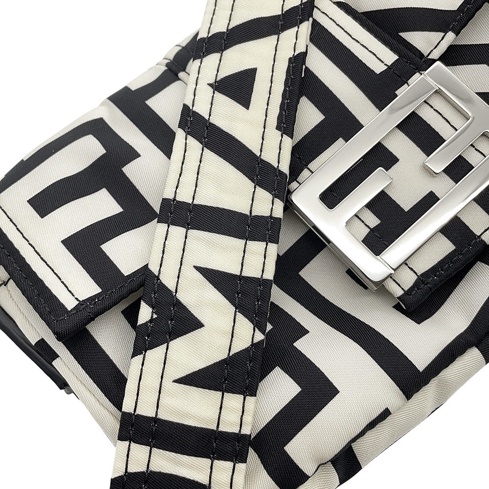 FENDI Mamma Bucket Waist Pouch - Marc Jacobs Collaboration White/Black7AS138 Nylon