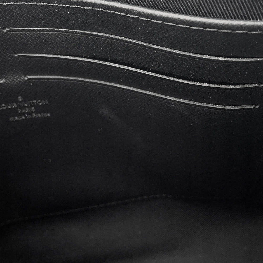 LOUIS VUITTON Pochette Voyage NoirM30450 Taiga Leather