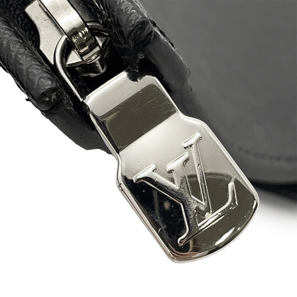 LOUIS VUITTON Pochette Voyage NoirM30450 Taiga Leather