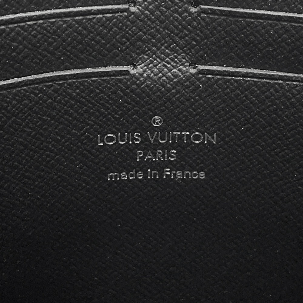 LOUIS VUITTON Pochette Voyage NoirM30450 Taiga Leather