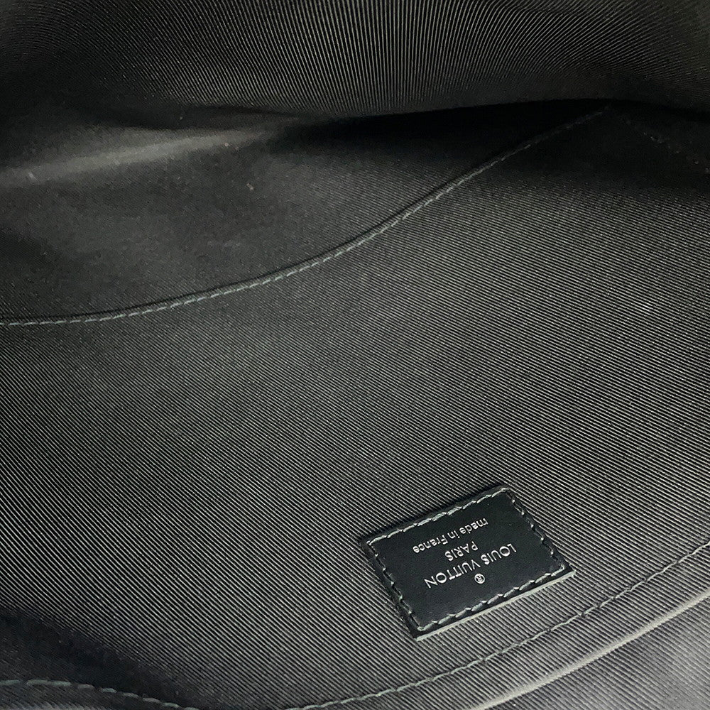 LOUIS VUITTON Pochette・Discovery NoirM62291 Monogram Eclipse