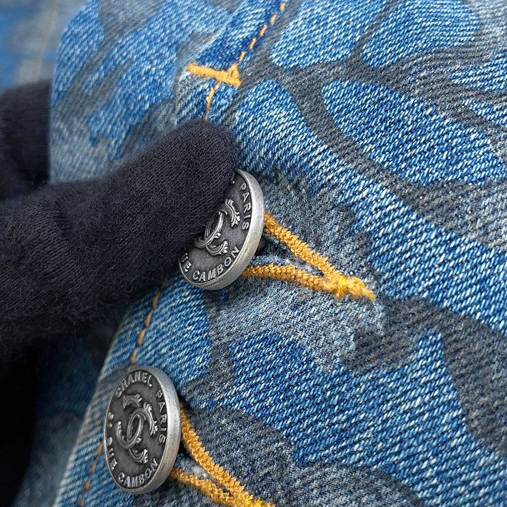 CHANEL Collarless denim jacket Size 38 BlueP70737 94% Cotton, 4% Elastopolyester, 2% Elastane