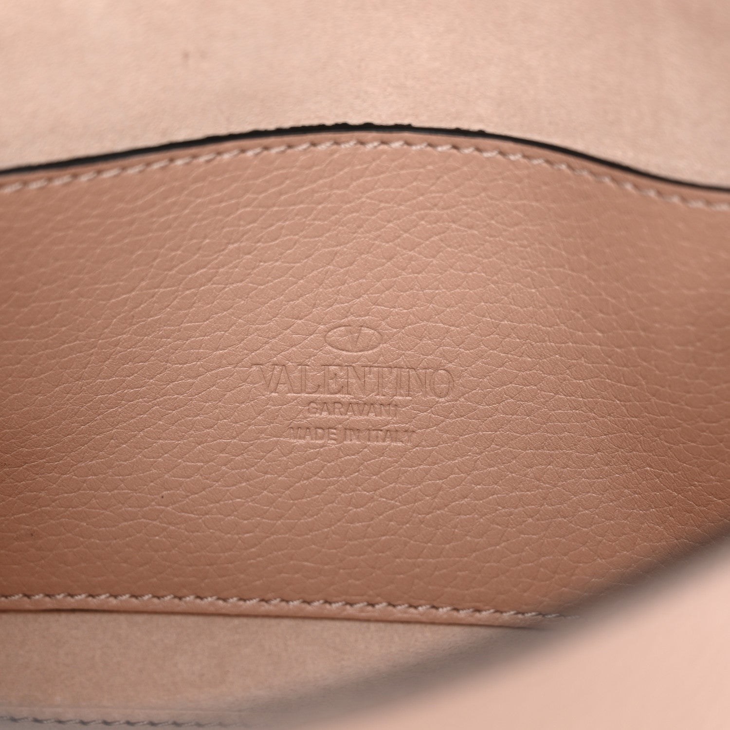 Pebbled Calfskin Medium Rockstud Flip Lock Crossbody Bag Poudre