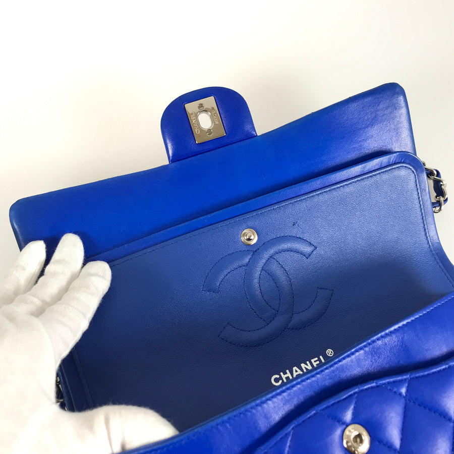 CHANEL Matelasse 25 Shoulder bag