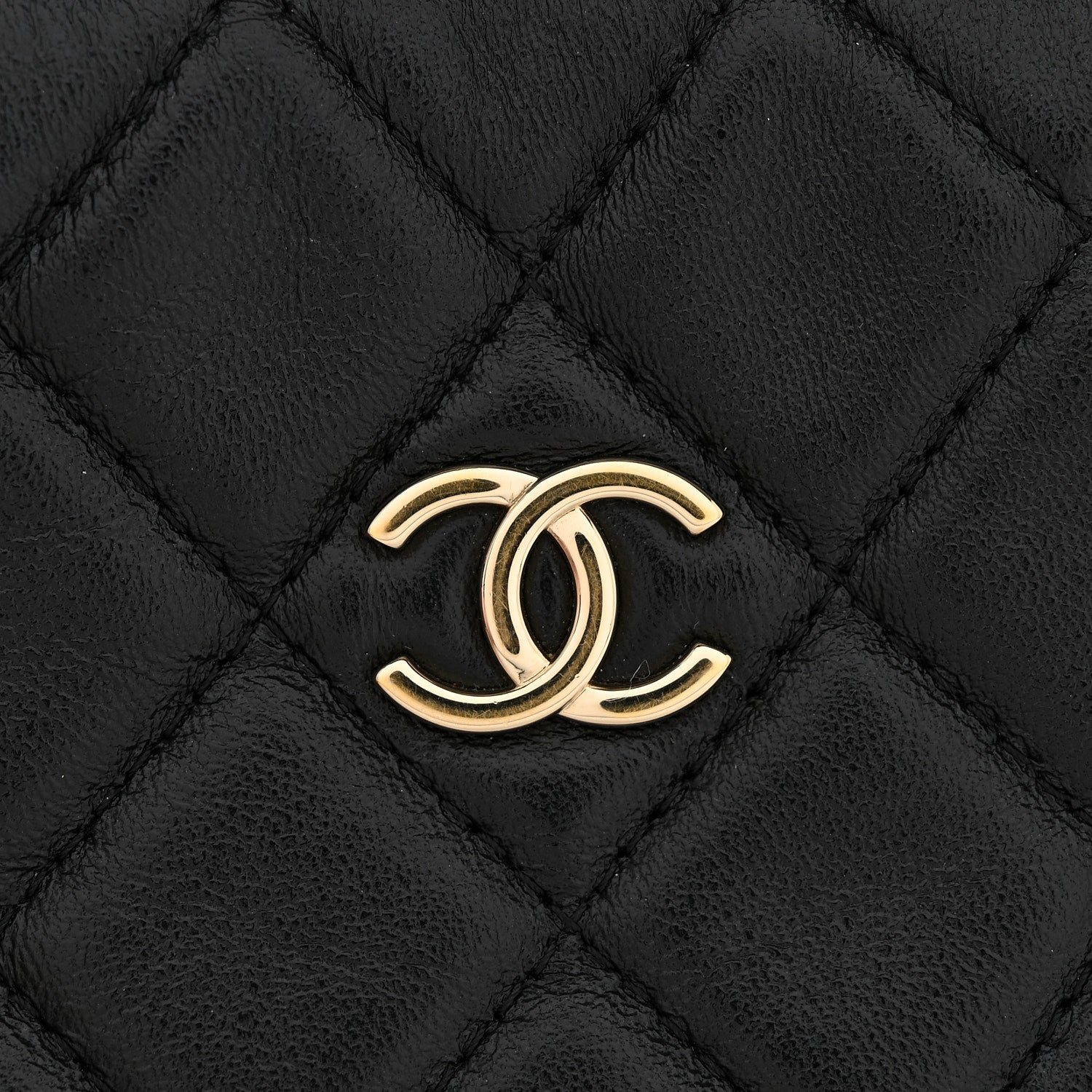 Lambskin Quilted Chain Around Pouch Hobo Black