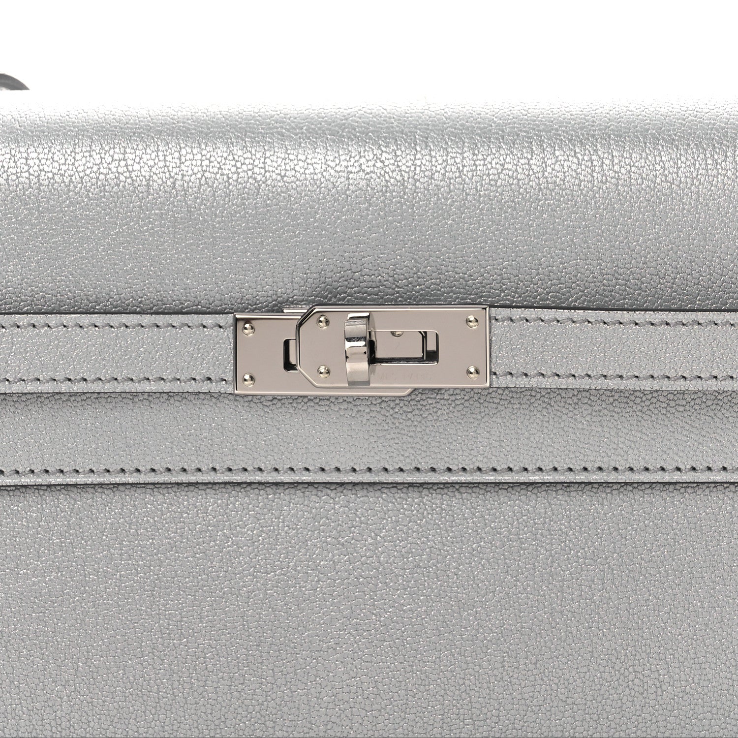 Metallic Chevre Chamkilight Kelly Wallet To Go Argent