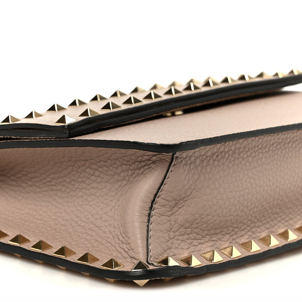 Pebbled Calfskin Rockstud Side Slip Crossbody  Poudre