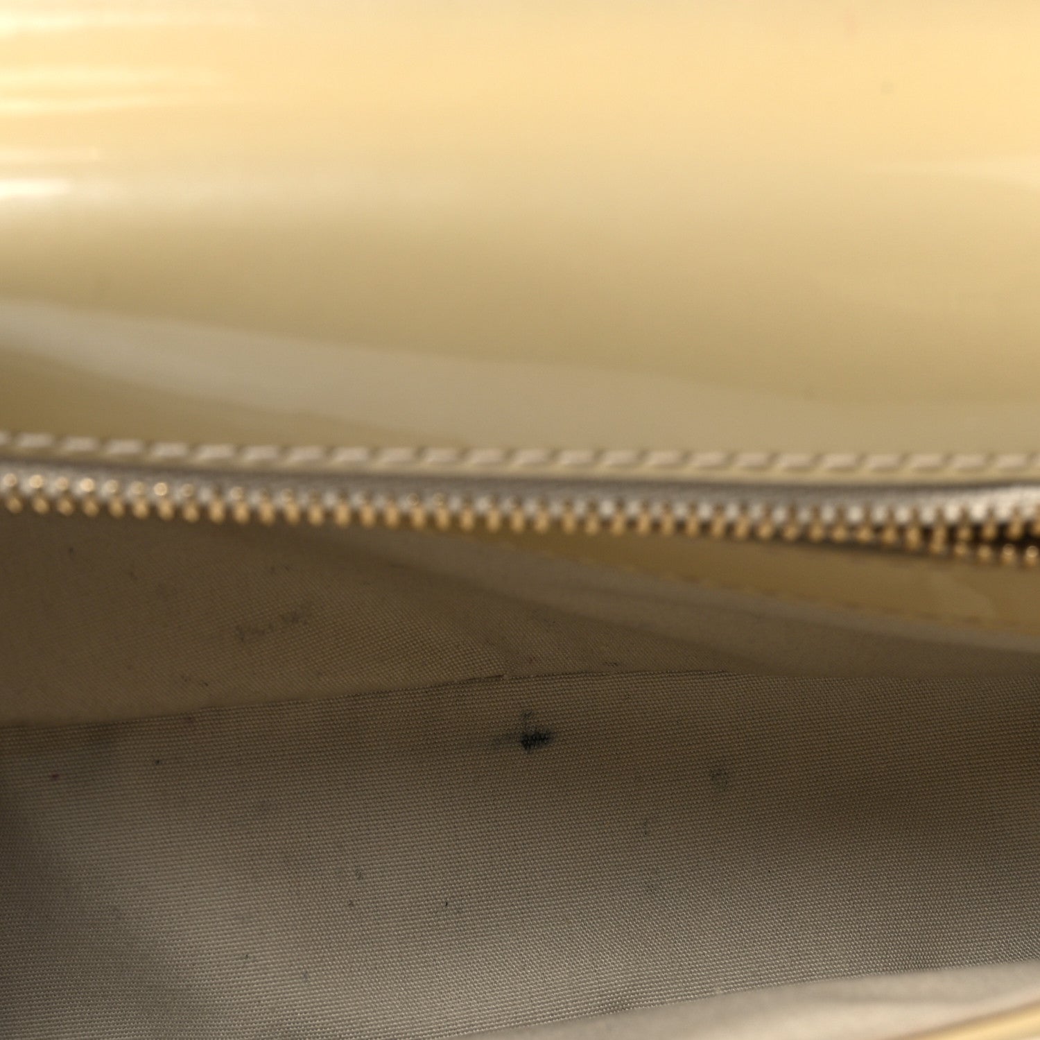 Patent Sobe Clutch Beige Poudre